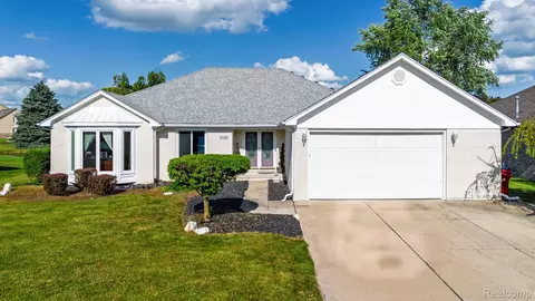 52448 Cedar Mill Dr, Macomb, MI 48042