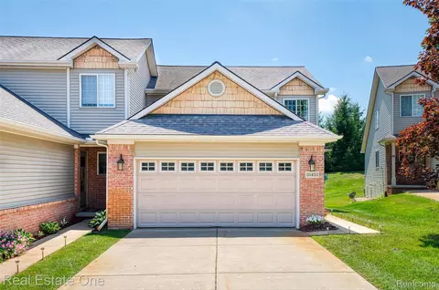 10452 Fawn Ridge Trl, Hartland, MI 48353