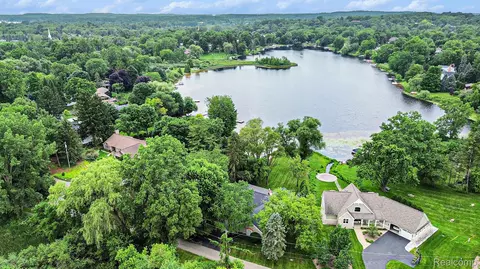 6823 Park Lake Dr, Independence, MI 48346