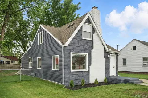 19832 Stafford St, Clinton Township, MI 48035