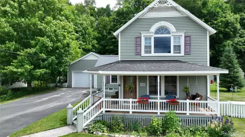 1483 Washington St, Munising, MI 49862