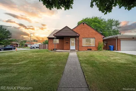 12211 Champaign Ave, Warren, MI 48089