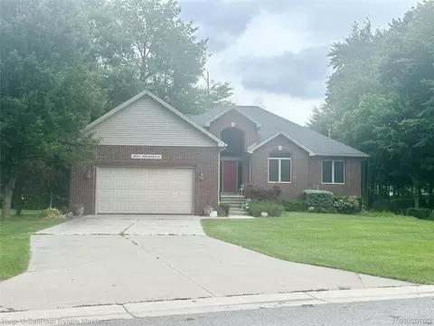 3120 Aberdeen Ct, Port Huron, MI 48060