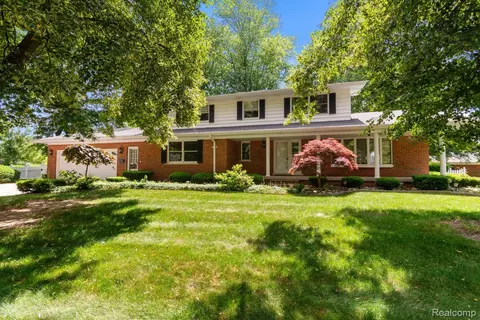 5505 Dolphin St, East China, MI 48054