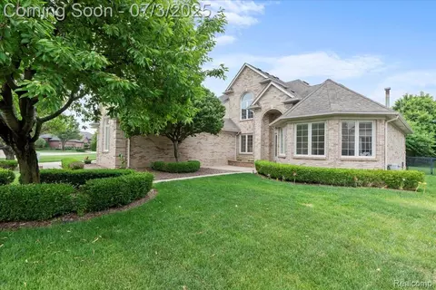 49688 Crystalline Dr, Macomb, MI 48044