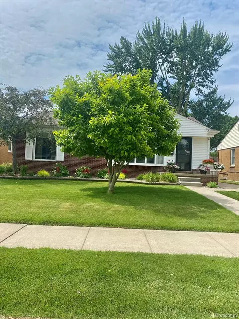 869 Pagel Ave, Lincoln Park, MI 48146