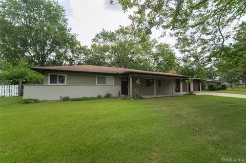 3238 Homestead Dr, Waterford, MI 48329