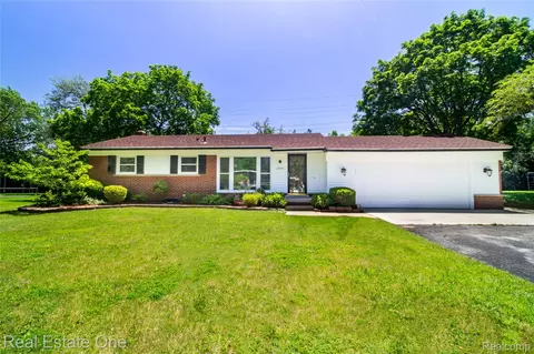 27875 Peppermill Rd, Farmington, MI 48331
