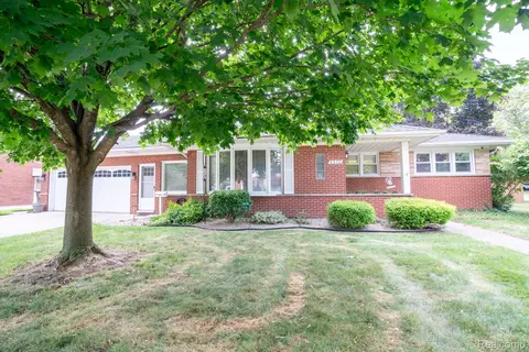 3320 Middlefield Dr, Trenton, MI 48183