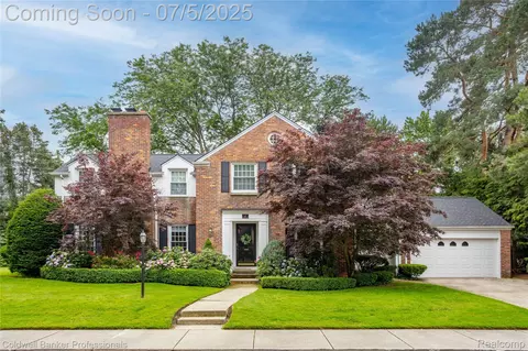 17 Colonial Rd, Village Of Grosse Pointe Shores, MI 48236