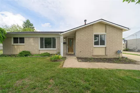 6448 Hunter Ct, Westland, MI 48185