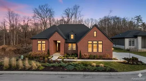 30714 Franklin Hills Ct, Farmington Hills, MI 48335