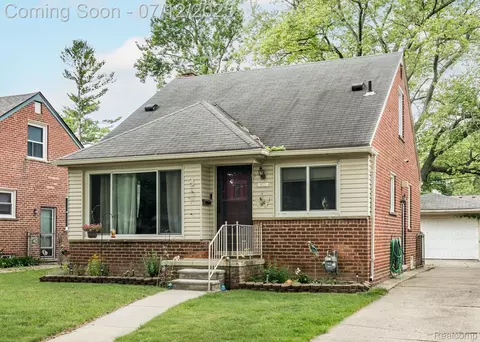 9573 Fenton, Redford, MI 48239