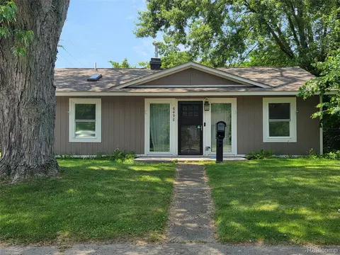 6498 Richalle St, Green Oak, MI 48116