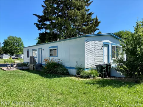 25 Canary Hl, Orion, MI 48359