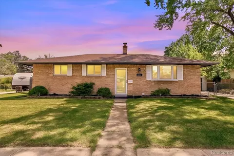 22266 E Schafer St, Clinton Township, MI 48035