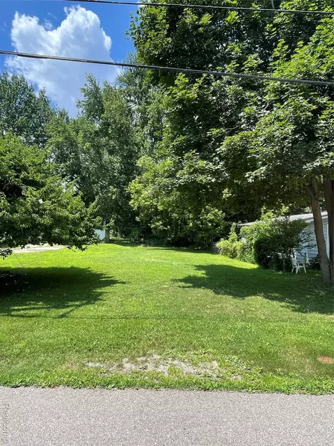 2428 Willow Beach St, Keego Harbor, MI 48320
