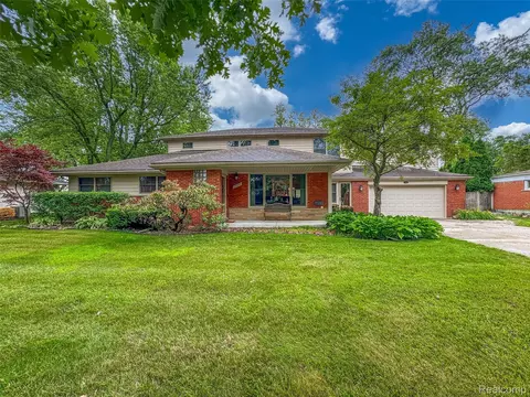 1304 Midland Blvd, Royal Oak, MI 48073