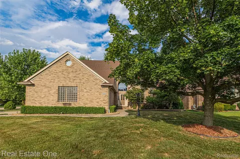 51992 Boland Rd, Chesterfield, MI 48047