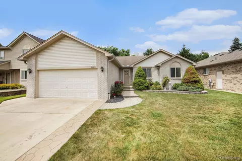 32851 Foster Ct, Fraser, MI 48026