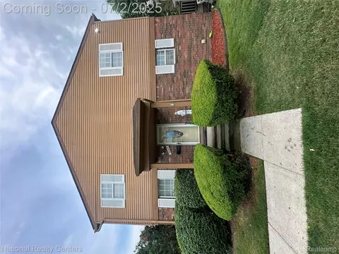 36619 Park Place Dr, Sterling Heights, MI 48310
