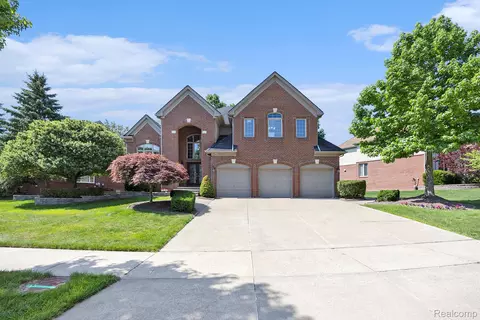 24609 Cavendish Ave E, Novi, MI 48375