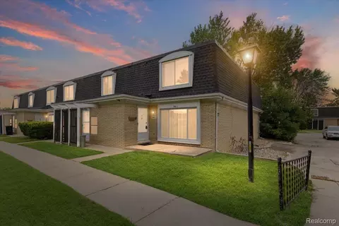29816 City Center Dr, Warren, MI 48093