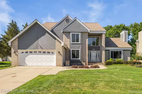 7240 Silverbeech Ln, West Bloomfield, MI 48323