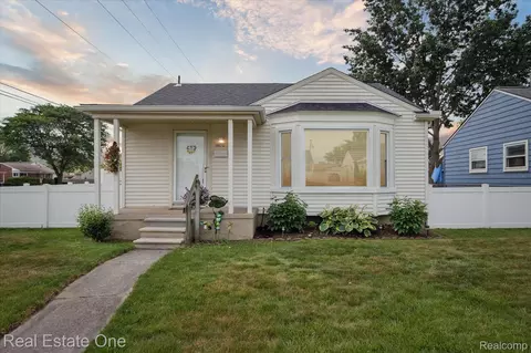 29415 Sheridan St, Garden City, MI 48135