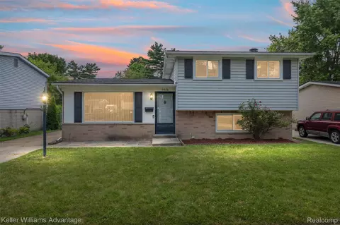 9428 Oak St, Taylor, MI 48180