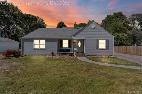 31764 Rosslyn Ave, Garden City, MI 48135