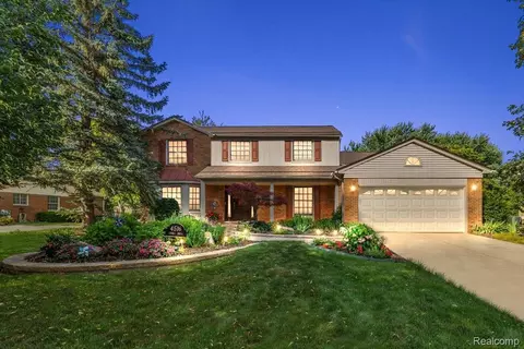 4516 Cahill Dr, Troy, MI 48098