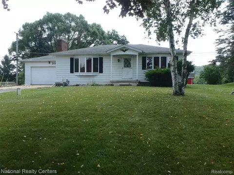 215 Grange Hall Rd, Groveland, MI 48462