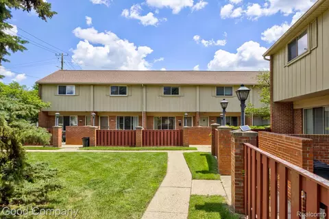 323 W Lincoln Ave, Royal Oak, MI 48067