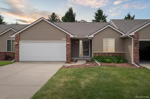 2063 W Ridge Dr, Davison, MI 48423