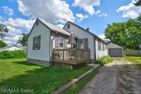 1452 E Mclean Ave, Burton, MI 48529