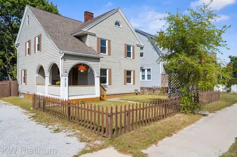 2109 Military St, Port Huron, MI 48060