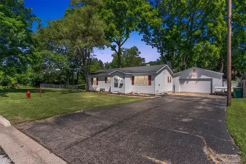 615 Monroe Ave, Mount Morris, MI 48458