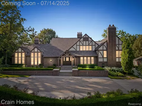 260 Woodwind Dr, Bloomfield Hills, MI 48304