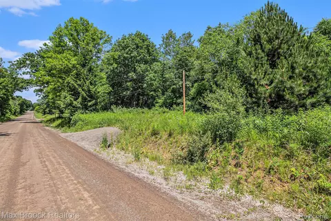 7132 N Oak Rd, Richfield, MI 48423