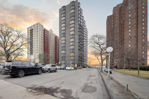 8200 E Jefferson # 1202, Detroit, MI 48214