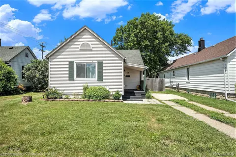 58 Yeamans St, Mount Clemens, MI 48043