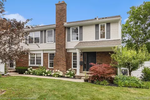 42173 Pellston Dr, Northville, MI 48167