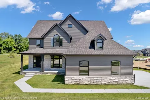 622 Westlake Ave, Oxford, MI 48371