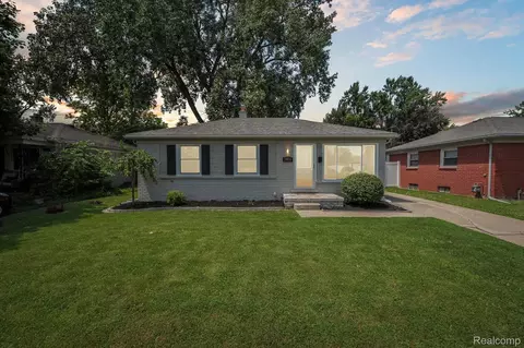 29934 Tamarack Dr, Flat Rock, MI 48134