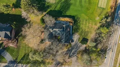1206 Cedarholm Ln, Bloomfield, MI 48302