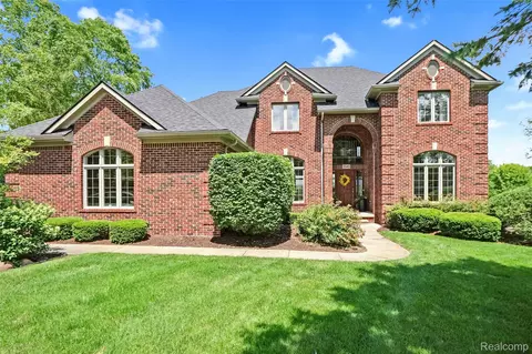 2545 Hartun Dr, Brighton, MI 48114