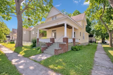 1138 Howard St, Port Huron, MI 48060