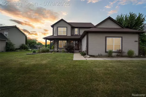 2869 Laurel Oak Dr, Oceola, MI 48855