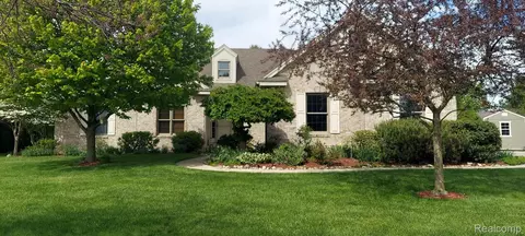 15203 Woodpine Dr, Monroe, MI 48161
